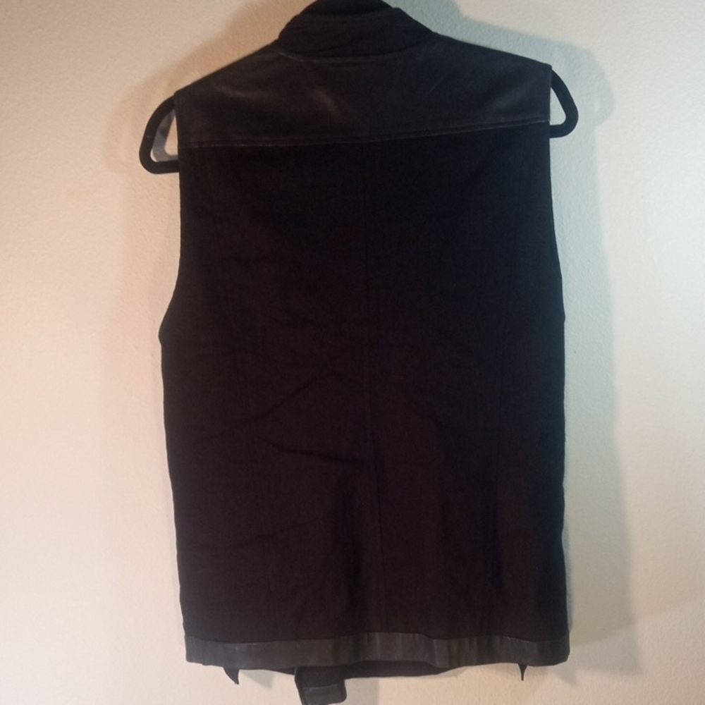 DKNY Women"s Sleek Black Lamb Skin and Fabric Vest, Size Medium - Picture 5 of 16